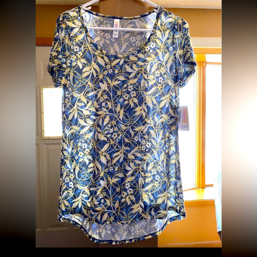 Lularoe Classic T - Size XS - NWT - retails for $35